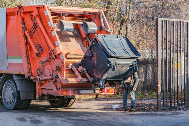process of garbage loading to the garbage truck.
